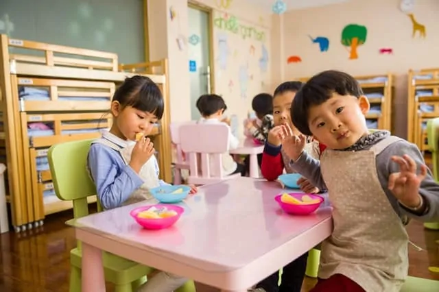 children at school eating snacks